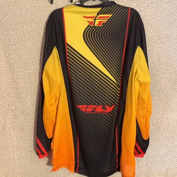 Fly - Picture 4 of 7